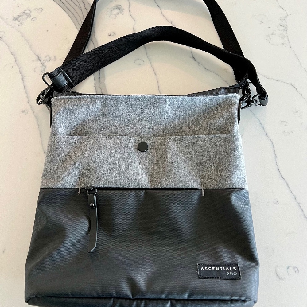 Sherpani x Ascentials PRO Messenger / Crossbody bag